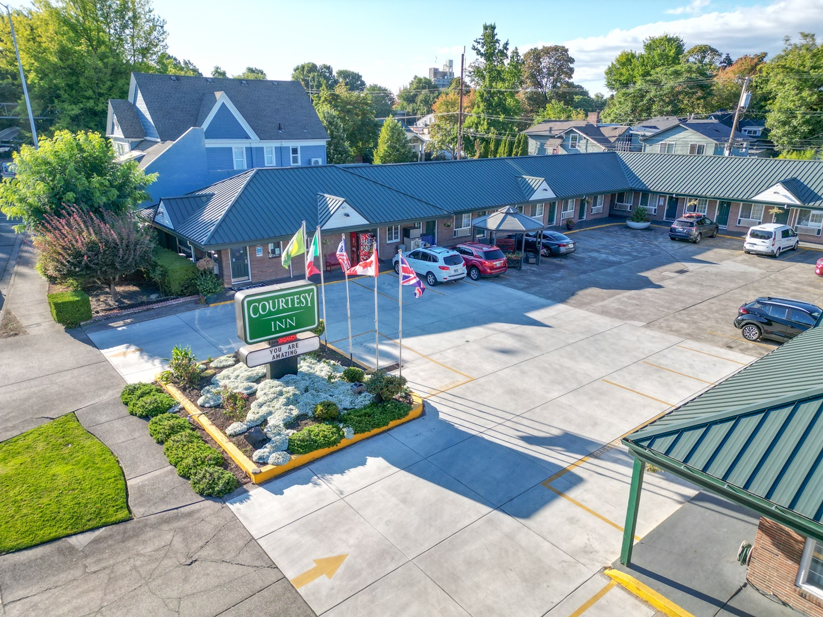 Discover Comfort and Convenience: Your Ideal Stay Awaits at Courtesy Inn Eugene!